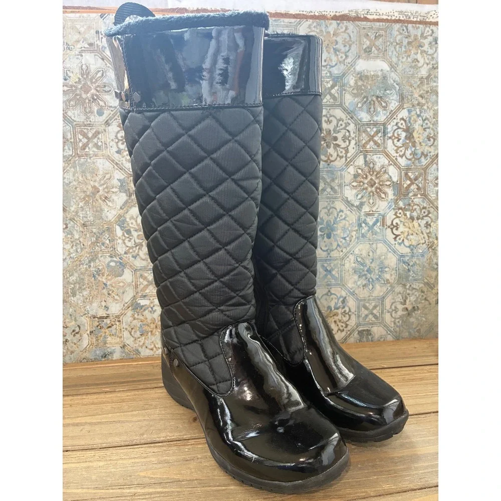 Khombu Merritt Black Quilted Patent Faux Fur Tall Winter Boots Women Size 6M